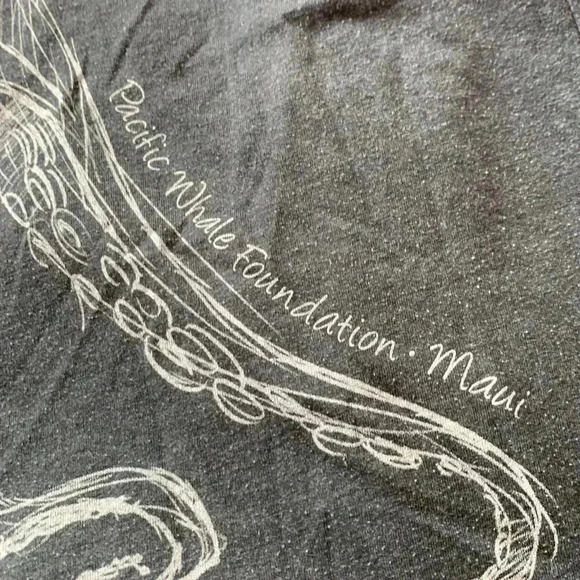 Coastal Classics dark gray, short sleeve  T-shirt with an octopus on the front - Picture 3 of 4